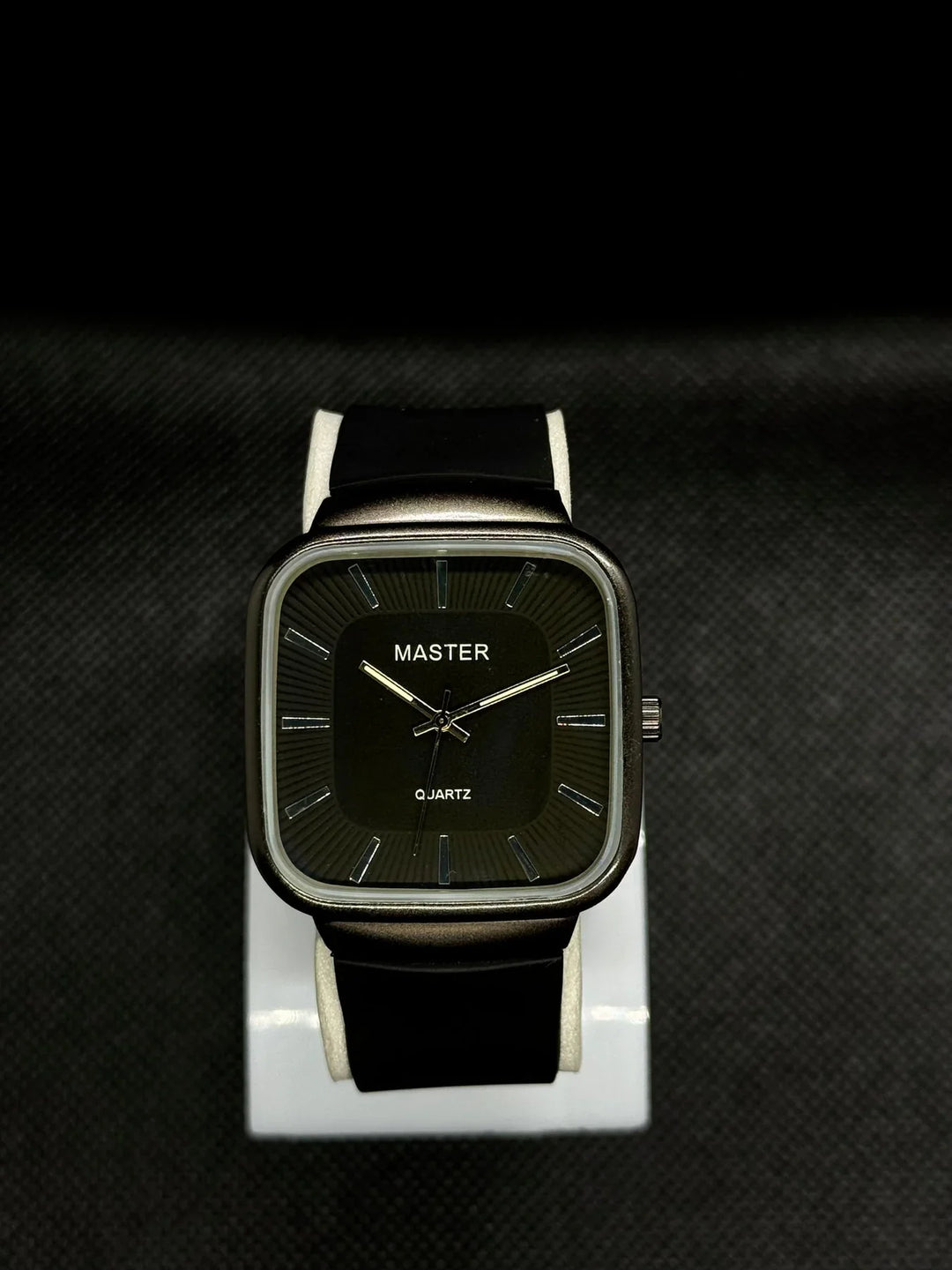 Master Quartz Watch For Men's Steel Back