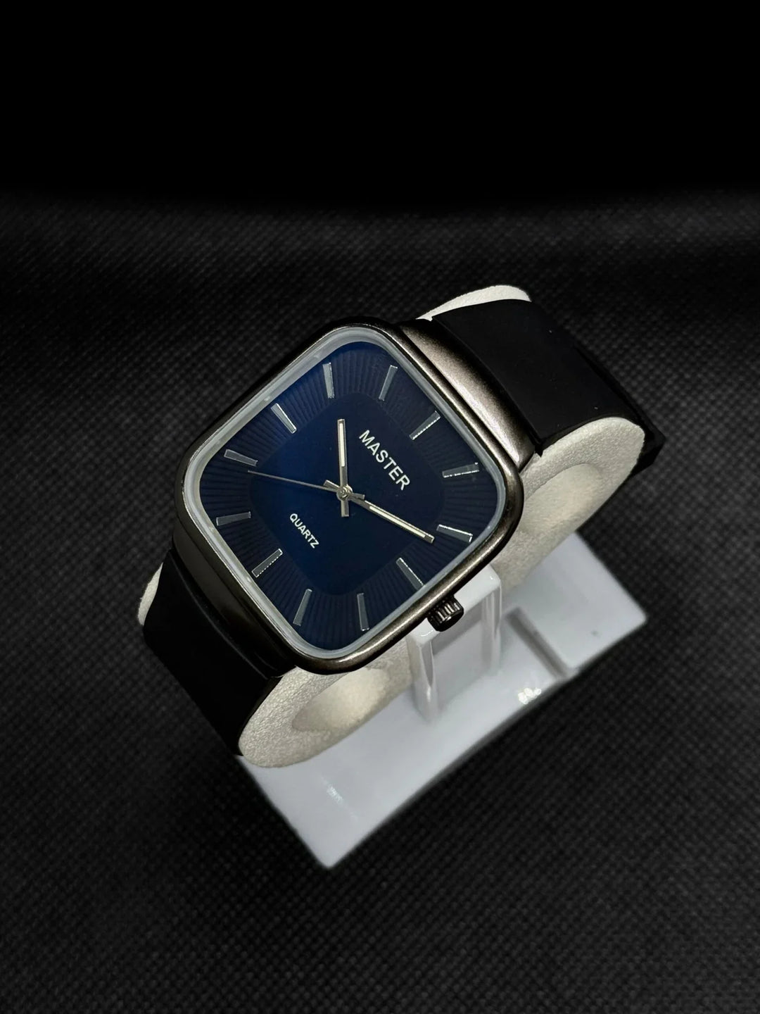 Master Quartz Watch For Men's Steel Back